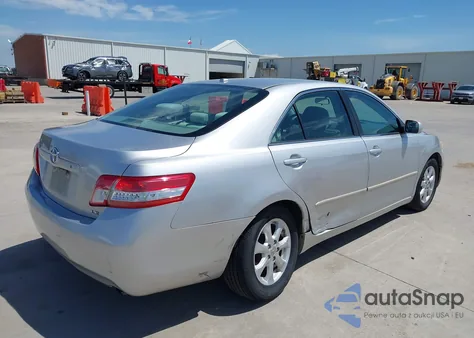 2011 Toyota Camry Le z USA, uszkodzony, nr VIN 4T4BF3EK6BR152655